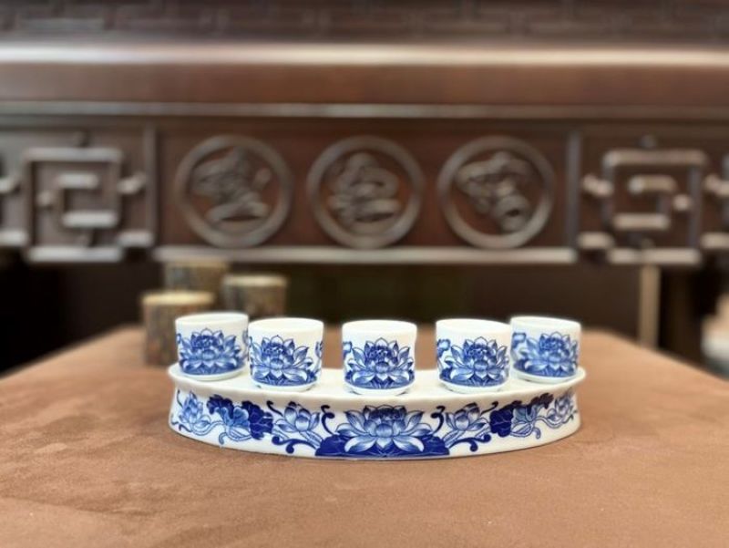 Trong 5 chén trên bàn thờ gia tiên đựng gì? Giải mã ý nghĩa phong thủy