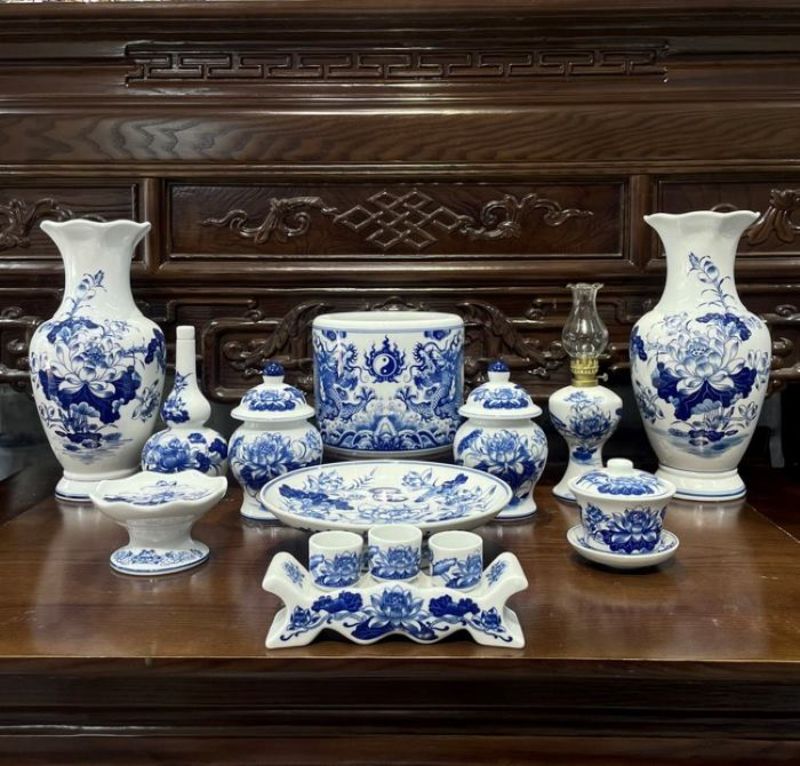 Chọn 5 chén trên bàn thờ gia tiên phù hợp với kích thước bàn thờ