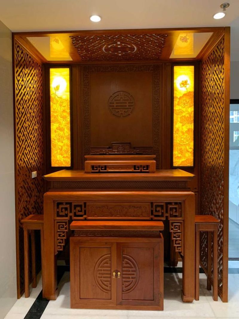 Báo giá bàn thờ gỗ hương dao động từ 3 – 50 triệu tùy từng loại