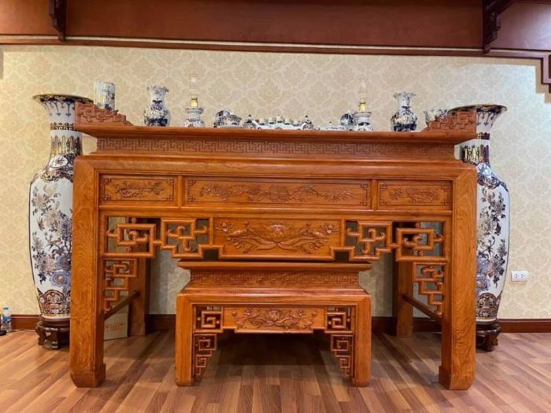 Chọn bàn thờ gỗ hương đá có tốt không? Bật mí 5 ưu điểm gia chủ Việt cần biết