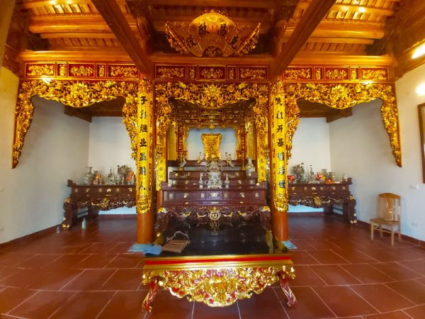 Xưởng có nhiều mẫu bàn thờ để đáp ứng mọi yêu cầu của khách hàng